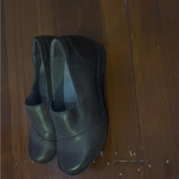 Dansko Slip-resistant Women's Brown Leather clogs-EU 37 US 6.5-7 uniquely design - Picture 2 of 7